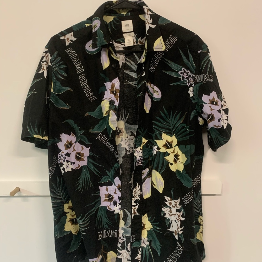 Short sleeve Hawaiian button up